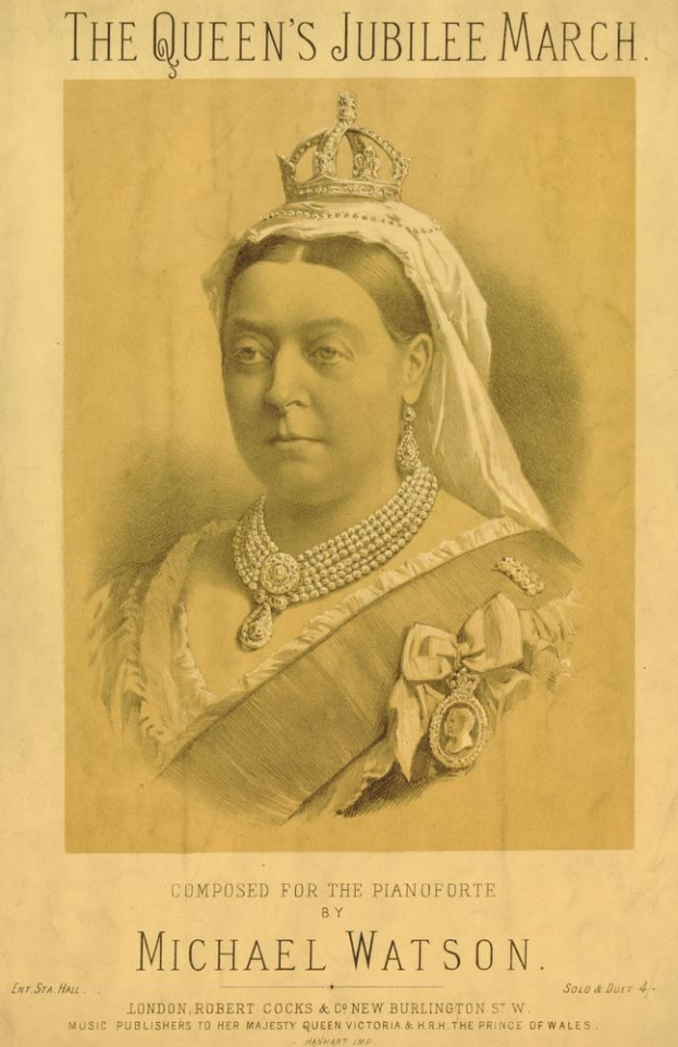 Plakat einer Frau mit Krone, Haar zu einem Knoten gebunden, entschlossen zur Seite schauend, mit 'Die Krönungsparade der Königin' Text oben.