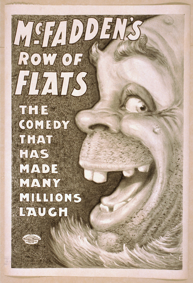 Plakat mit einem lachenden Menschen mit wilden Haaren, weit aufgerissenen Augen und einem strahlenden Grinsen, vor einem hellgelben Hintergrund, mit der Aufschrift "McFadden's Row of Flats: The Comedy That Has Made Many Millions Laugh."