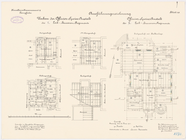 Schwarz-weißer architecturaler Grundriss des ehemaligen Bundeskanzleramts in der Bundesrepublik Deutschland, der detaillierte Layout- und Textanmerkungen zeigt.