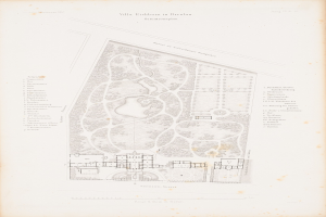 Ein altes Buch mit einer detaillierten Karte eines Parks auf dem Cover, das Bäume, Sträucher und andere Vegetation sowie Text mit Informationen über den Park zeigt.