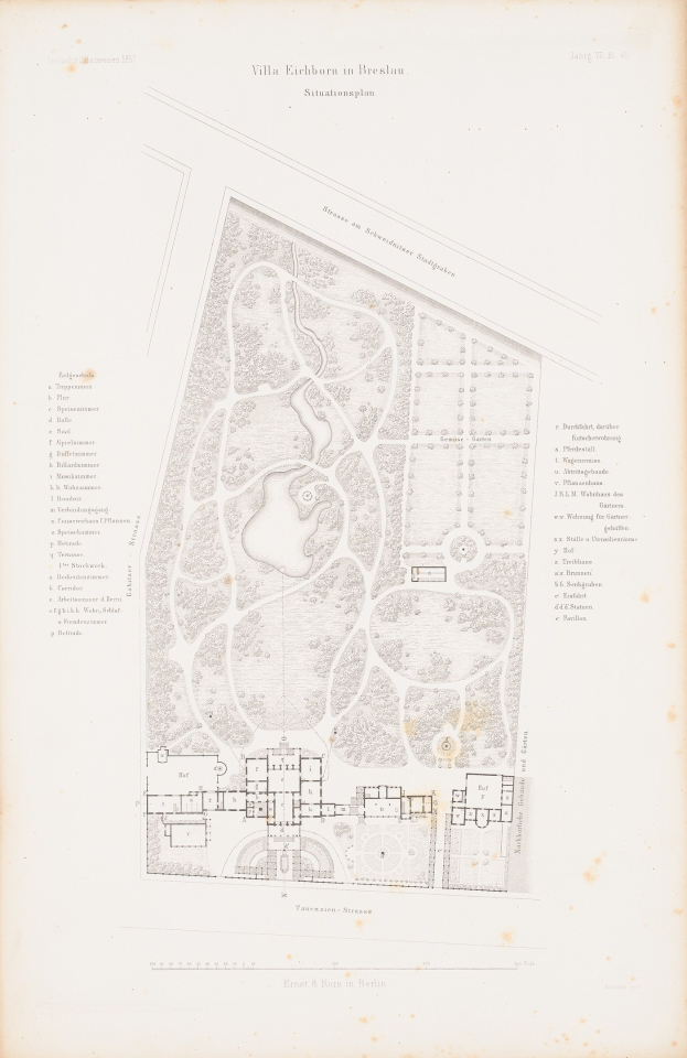 Ein altes Buch mit einer detaillierten Karte eines Parks auf dem Cover, das Bäume, Sträucher und andere Vegetation sowie Text mit Informationen über den Park zeigt.