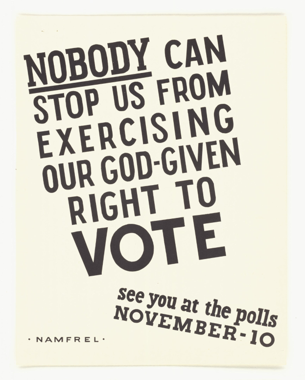 Plakat mit fettem schwarzem Text auf weißem Hintergrund, eingerahmt von einem schmalen schwarzen Rand, der lautet: "Niemand kann uns daran hindern, unser göttliches Recht auf Wahl auszuüben."