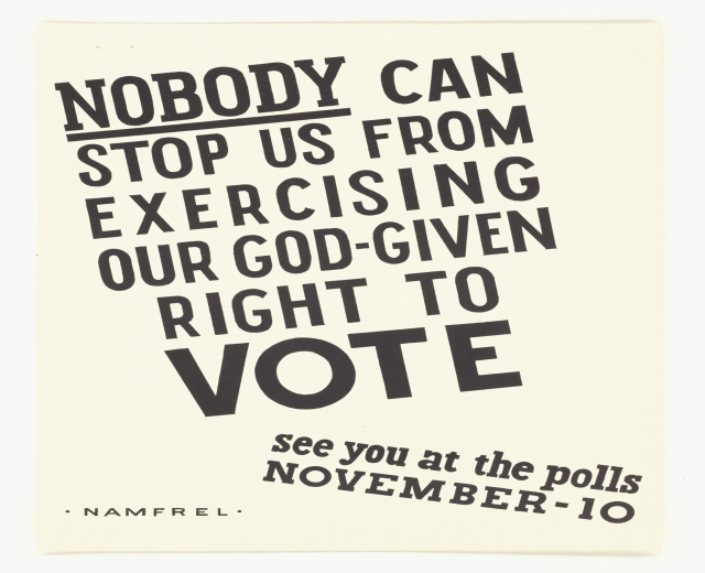 Plakat mit fettem schwarzem Text auf weißem Hintergrund, eingerahmt von einem schmalen schwarzen Rand, der lautet: "Niemand kann uns daran hindern, unser göttliches Recht auf Wahl auszuüben."