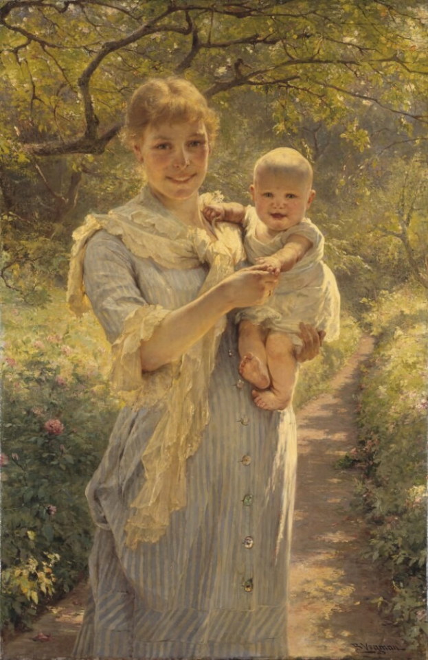 Eine Frau, die lacht und ein Baby hält, umgeben von Grünpflanzen und bunten Blumen.