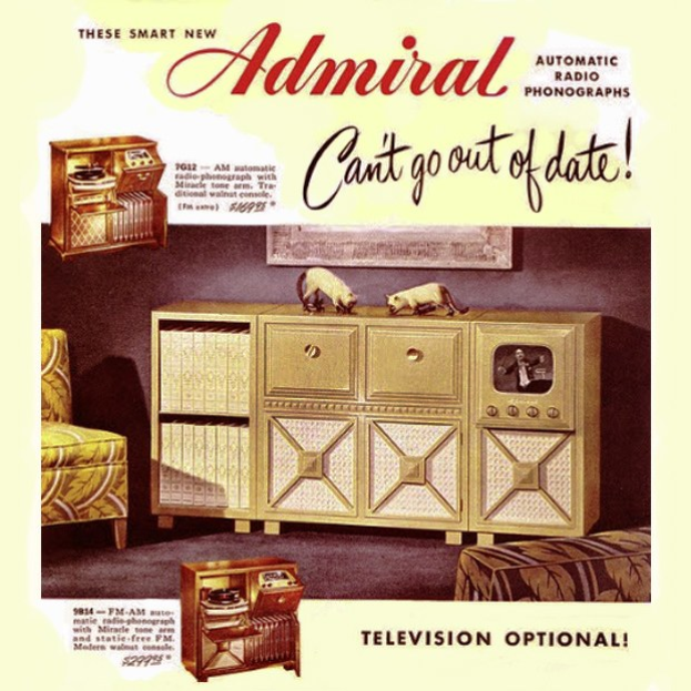 Anzeige für einen Admiral Fernseher mit einer Katze darauf, umgeben von Möbeln und Text.