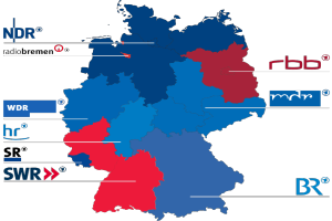 Eine Deutschlandkarte mit rot und blau hervorgehobenen Bundesländern, die die Ergebnisse der Wahl 2016 zeigt, einschließlich der Namen der Kandidaten und des Wahltermins.
