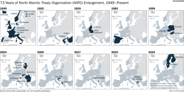 Karte veranschaulicht die Erweiterung der NATO von 1949 bis heute, zeigt Regionen, die jedes Jahr hinzugefügt wurden, mit einer Zusammenfassung oben.
