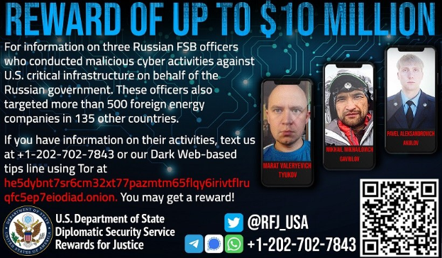 Belohnungsposter mit bis zu $10 Millionen, das Bilder von drei russischen FSB-Offizieren und einen QR-Code am unteren Rand zeigt.
