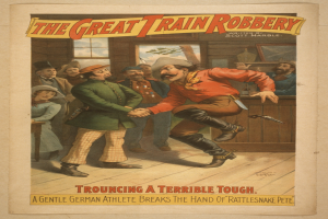 Ein Plakat, das eine Gruppe von Menschen zeigt, die drinnen stehen, einer hält eine Waffe, mit Text oben und unten, der "The Great Train Robbery - Touching a Terrible Tough" lautet.