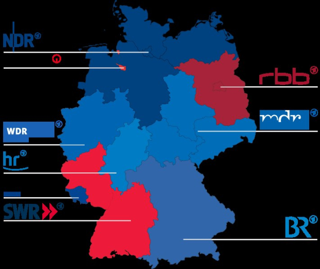 Eine Deutschlandkarte mit in Rot und Blau hervorgehobenen Bundesländern, die die Ergebnisse der Wahl von 2016 zeigen, einschließlich Textdetails zu Kandidaten und Wahldatum.